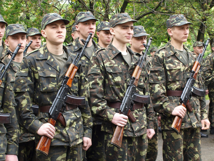 Минсоцполитики: Солдаты-срочники будут получать по 2,4 тыс. грн