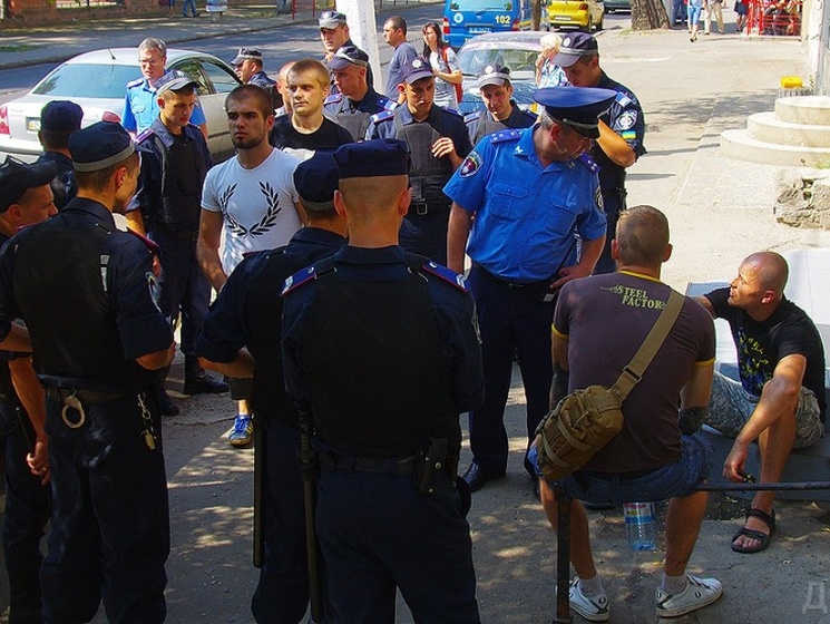 Дайджест 15 августа: Нападение на ЛГБТ-фестиваль в Одессе, похороны нардепа Еремеева, подозреваемым в убийстве Бузины продлили арест