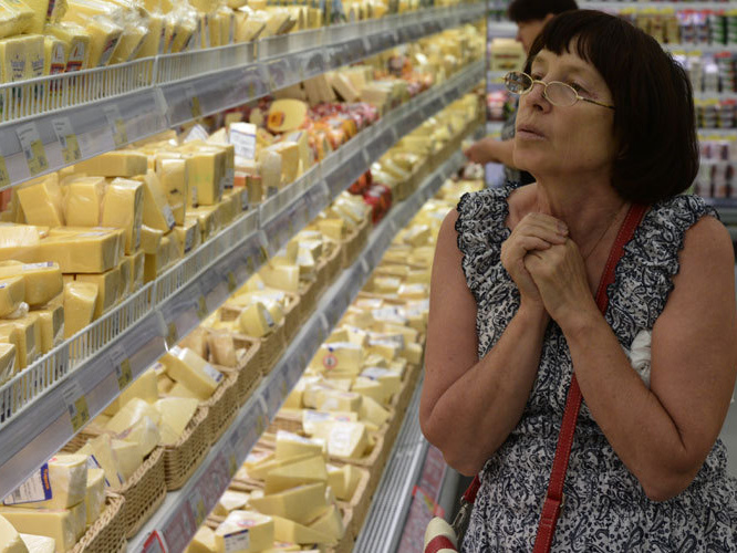 В России хотят запретить торговлю санкционными продуктами