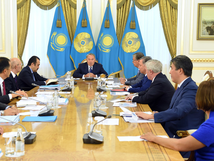 Назарбаев призвал готовиться к цене на нефть в $30–40 за баррель