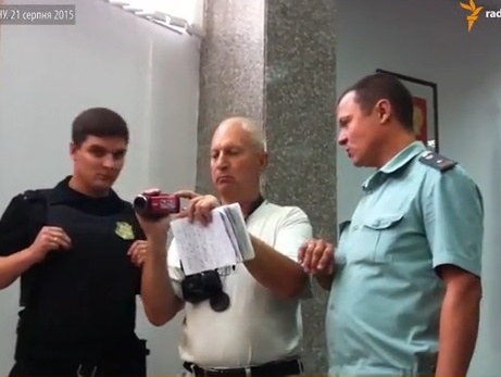 В ростовском суде российский журналист пытался спровоцировать конфликт сторонников Савченко. Видео