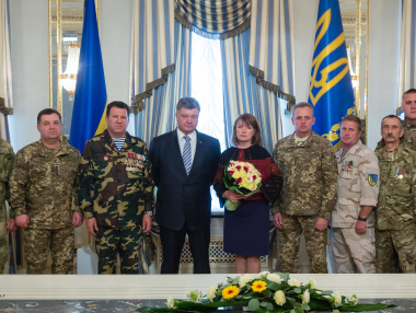 Порошенко присвоил звание Героя Украины погибшему в боях на Донбассе воину-"афганцу" Михнюку