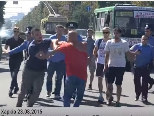 В Харькове напали на мужчину в футболке с надписью "СССР". Видео