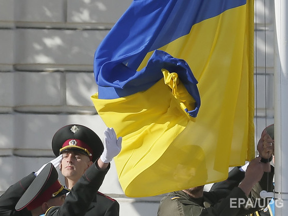 За полгода гражданами Украины стали почти тысяча россиян