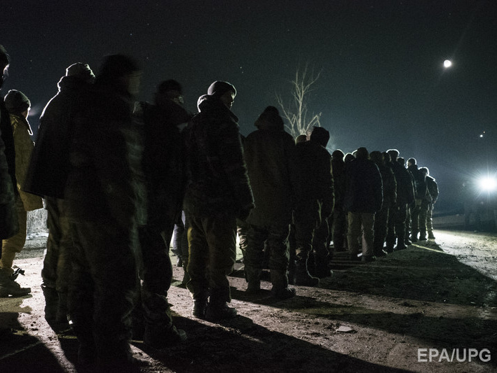 Украина передала донецким боевикам 12 пленных