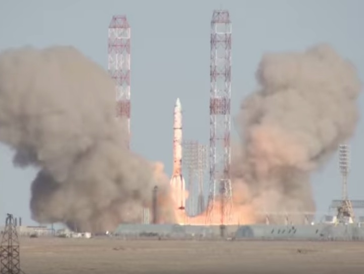 С Байконура успешно стартовала первая после майской аварии ракета "Протон-М". Видео