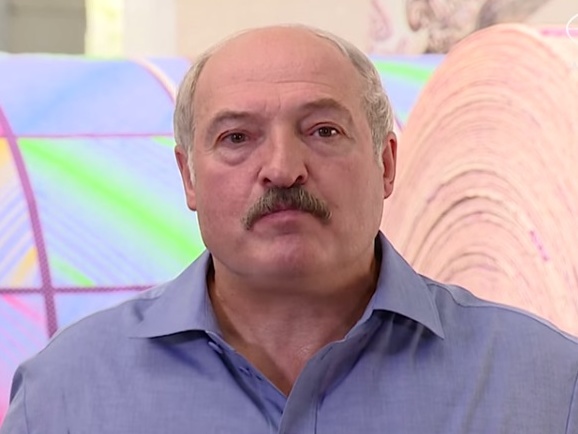 Лукашенко: Давайте белорусское поносим! Пусть оно не тех мод, без дырок на коленях. Нет, им надо "Гуччи"