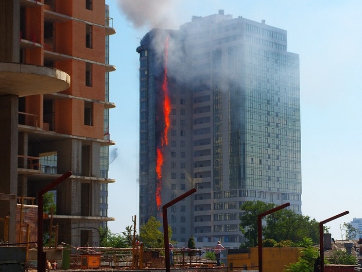 Госархстройинспекция в экстренном порядке создает комиссию для выяснения причин масштабного пожара в Одессе