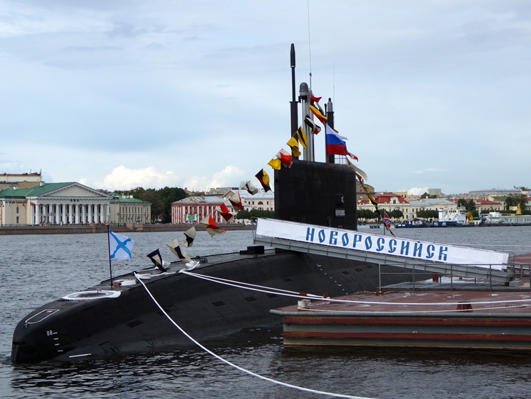 Британские парламентарии возмутились заходом российской подлодки в испанский порт по пути в Крым