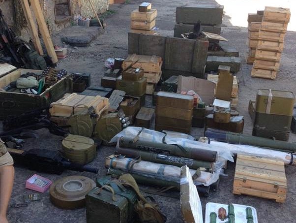 СБУ обнаружила два крупных хранилища оружия в зоне АТО, собранного бывшими бойцами добровольческого батальона