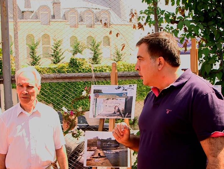 Саакашвили: Сегодня с утра поиграл в теннис во дворе дворца Кивалова