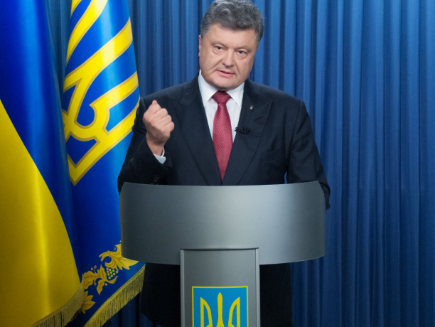 Порошенко: В случае провала голосования за изменения в Конституцию Украина могла остаться один на один с агрессором
