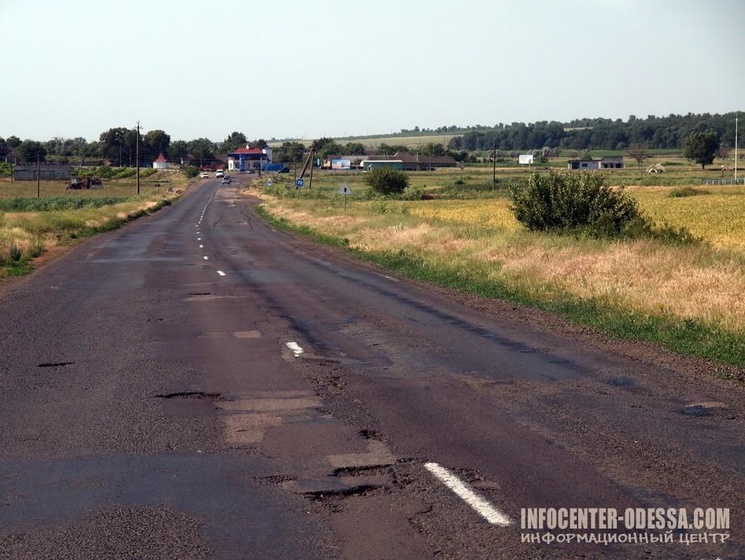 Порошенко подписал закон об эксперименте по финансированию ремонта дорог в четырех областях