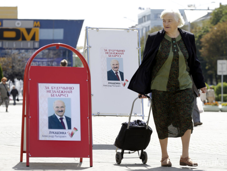 Лукашенко подал документы для регистрации кандидатом в президенты Беларуси