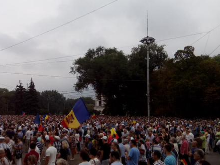 Массовые протесты в Кишиневе: митингующие требуют отставки президента