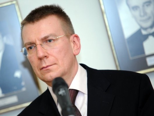 Министр иностранных дел Латвии Ринкевич: Кризис с беженцами может привести к концу Шенгенской зоны