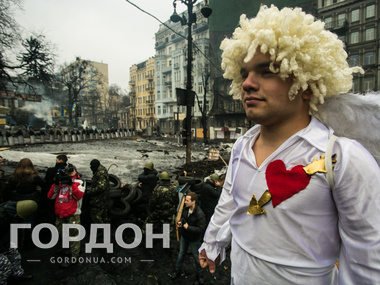 14 февраля на Евромайдане царил Купидон. Фоторепортаж