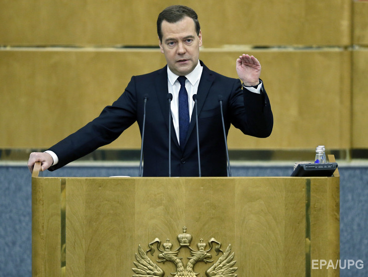 Медведев предложил отменить привязку российского бюджета к цене на нефть из-за сокращения резервного фонда