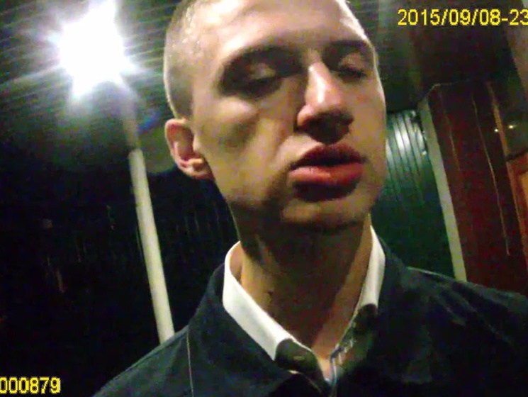 В Киеве правонарушитель предлагал взятку полицейскому. Видео