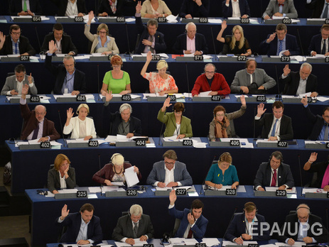 Европарламент принял резолюцию, в которой призывает освободить Савченко, Сенцова и Кольченко