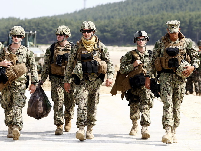 AP: Один морской пехотинец погиб и 18 получили ранения на учениях в Калифорнии
