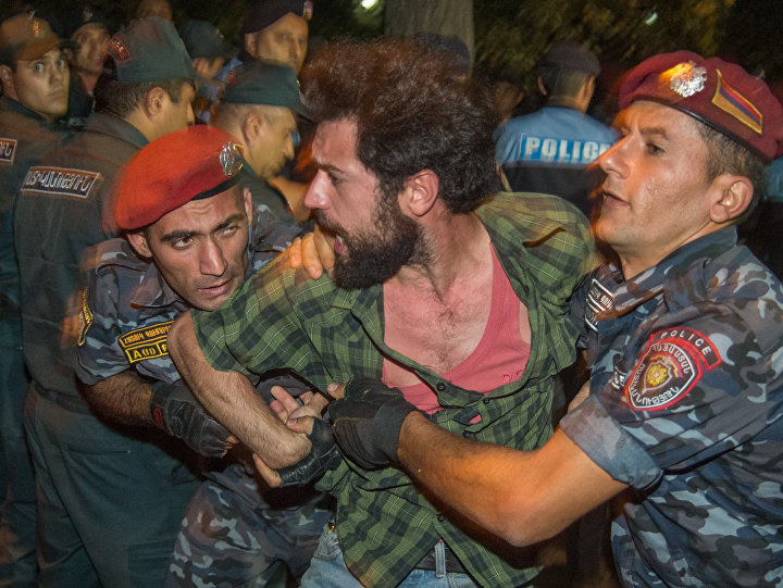 Полиция задержала 48 участников акции протеста в Ереване