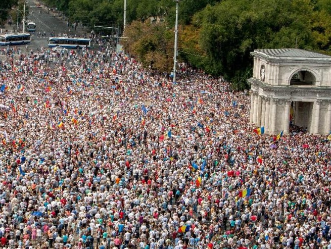 Протестующие в центре Кишинева призвали граждан Молдовы к всеобщей забастовке 
