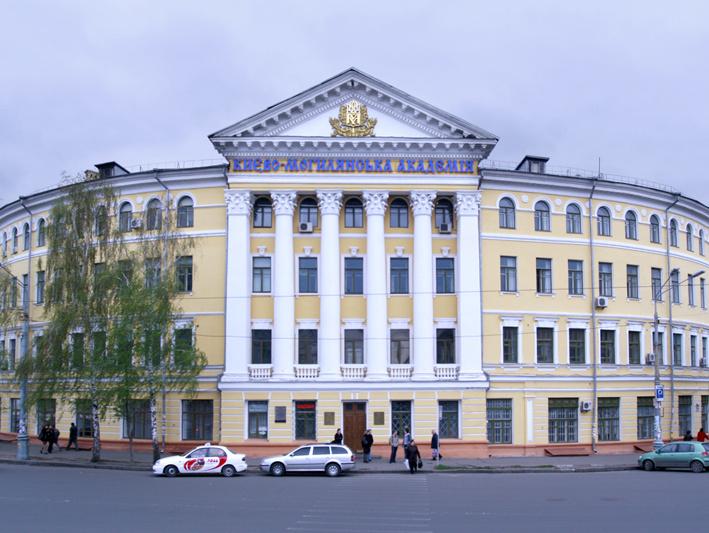 НБУ вводит в обращение памятные монеты в честь 400-летия Киево-Могилянской академии