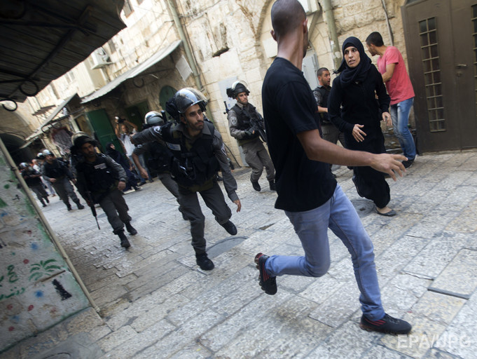 В Иерусалиме продолжаются столкновения между полицией и палестинцами