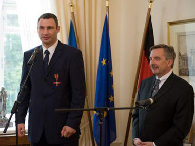 Суд обязал Кличко раскрыть информацию о немецком ордене