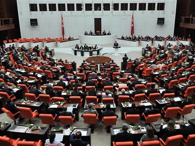 В турецком парламенте произошла драка