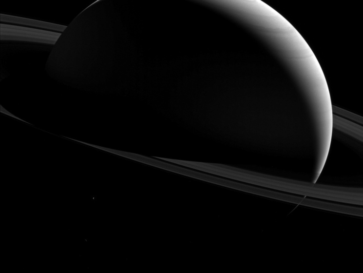 Зонд Cassini сфотографировал темную сторону Сатурна c гигантским гексагоном