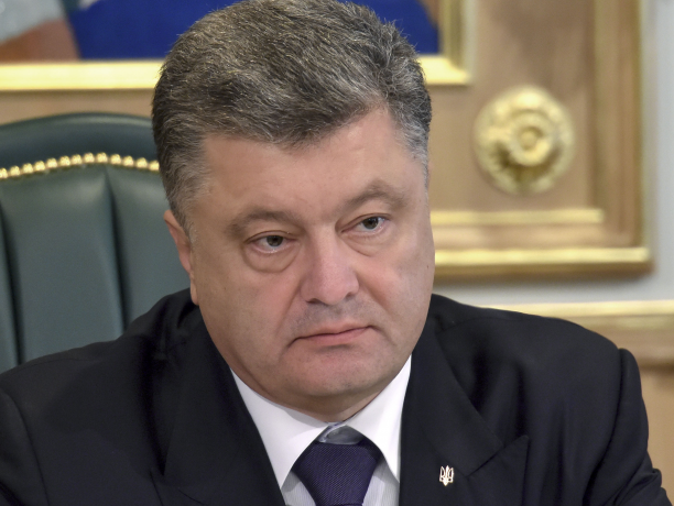 Порошенко призвал расширить санкции против России в связи с фейковыми выборами на Донбассе