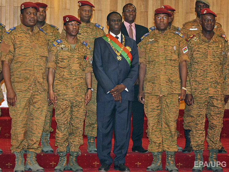 Президента и премьер-министра Буркина-Фасо задержали охранники