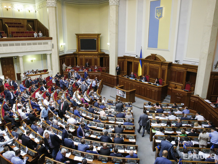 Рада поддержала пакет законов по реструктуризации госдолга и подняла минимальные пенсии и зарплаты