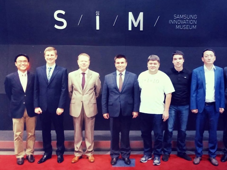 Климкин провел в Корее встречу с вице-президентом компании Samsung Electronics