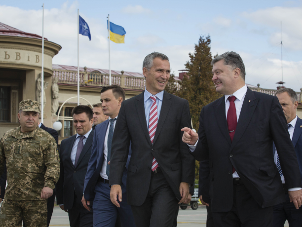 Порошенко: Украина сейчас не готова стать членом НАТО