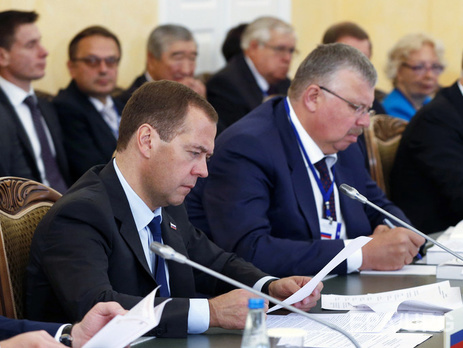 Медведев подписал постановление по цене пошлины газа для Украины