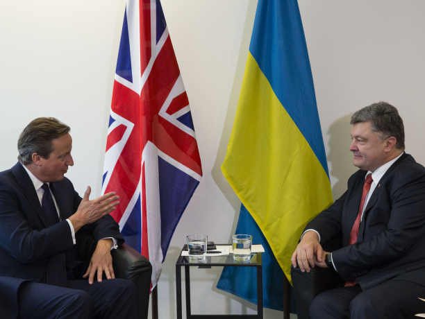 Порошенко и Кэмерон осудили намерение боевиков провести "выборы" на Донбассе