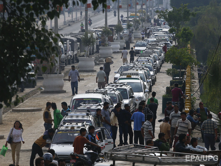 В Непале ввели ограничения на использование автомобилей из-за перебоев с топливом