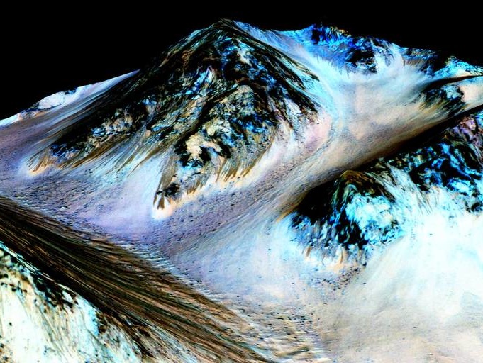 NASA нашло доказательства наличия жидкой воды на Марсе