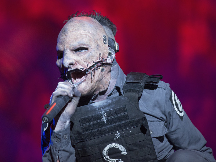 Вокалист Slipknot озвучил монстра в новом сезоне культового британского сериала "Доктор Кто"