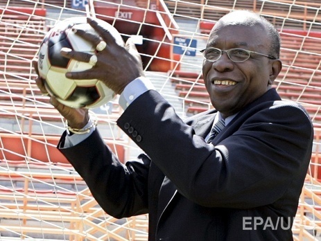 ФИФА пожизненно отстранила своего бывшего вице-президента Уорнера от футбола
