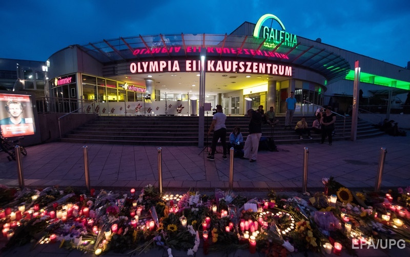 Жертвами нападения стрелка в Мюнхене стали девять человек. Фото: ЕРА