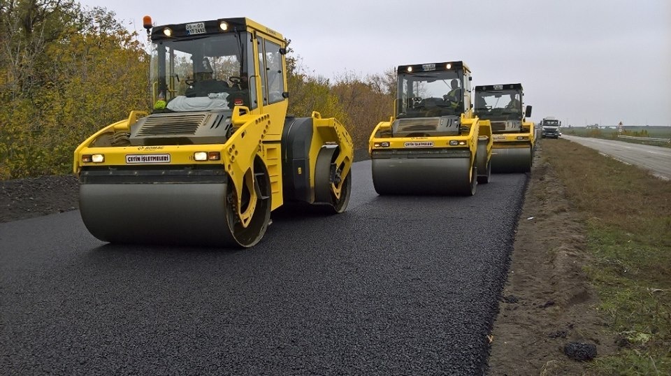 В 2018 году на ремонт дорог планируют потратить 40 млрд грн. Фото: Укравтодор / Facebook
