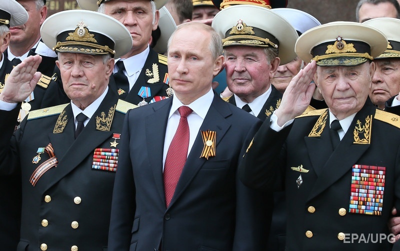 В России даже президент одевает "Георгиевскую ленточку". Фото: ЕРА