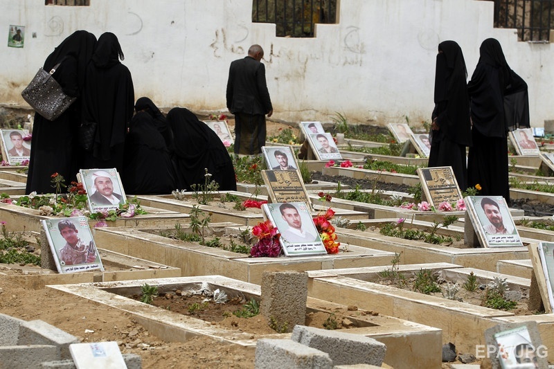 Могилы жертв авиаударов Саудовской Аравии по позициям хуситов. Фото: ЕРА