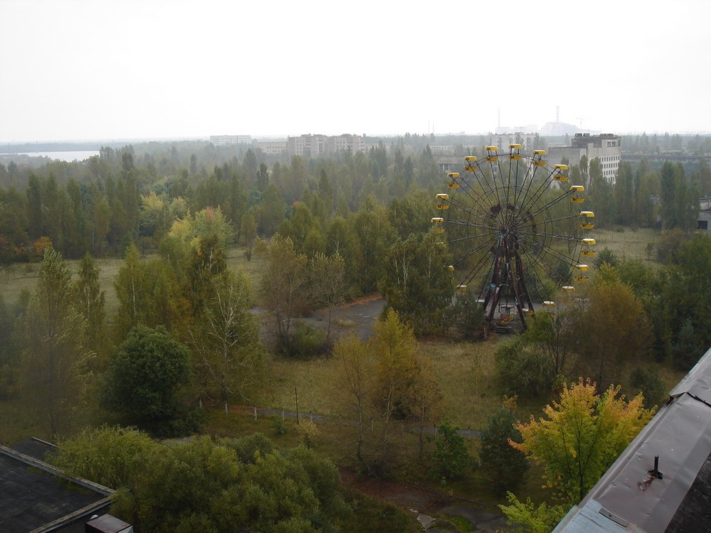 На заднем плане видна Чернобыльская АЭС Фото: 
