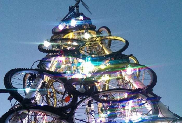 Культ велосипедов в Дании воплотился в рождественской елке, установленной на одной из площадей Копенгагена. Фото: uapress.info