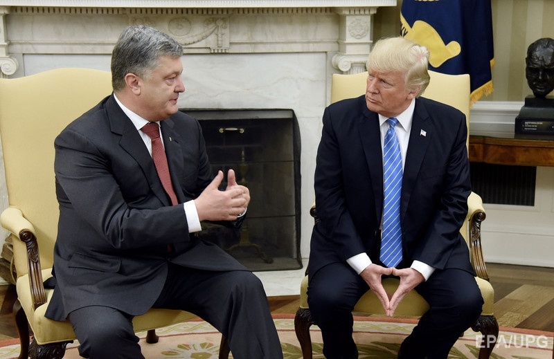 Администрации Трампа следует продолжать давление на правительство Порошенко, отмечает Кили. Фото: EPA